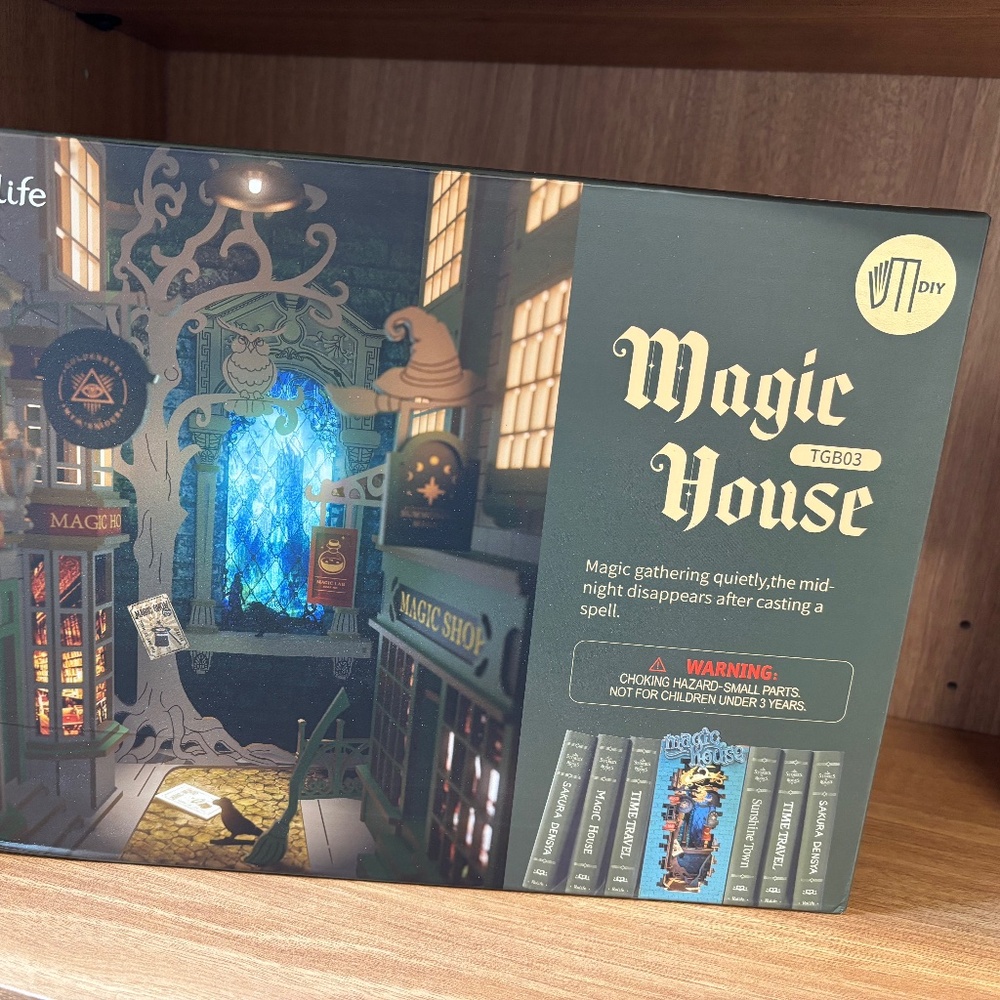 Rolife Magic House Book Nook